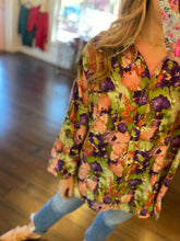 Load image into Gallery viewer, Abstract Floral Button Up